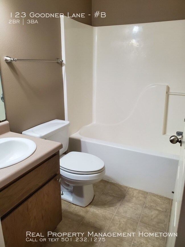 Building Photo - Beautiful 2 story apartment in HSSD