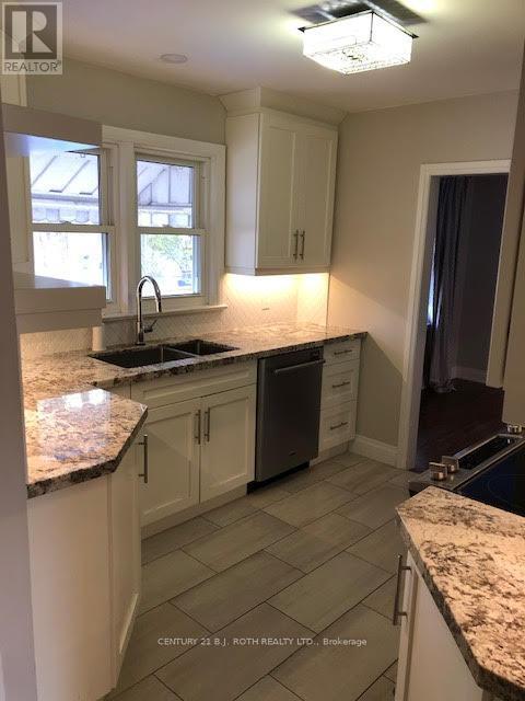 Building Photo - 133 Cook St