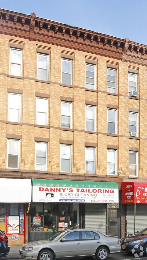 Building Photo - 720 5th Ave