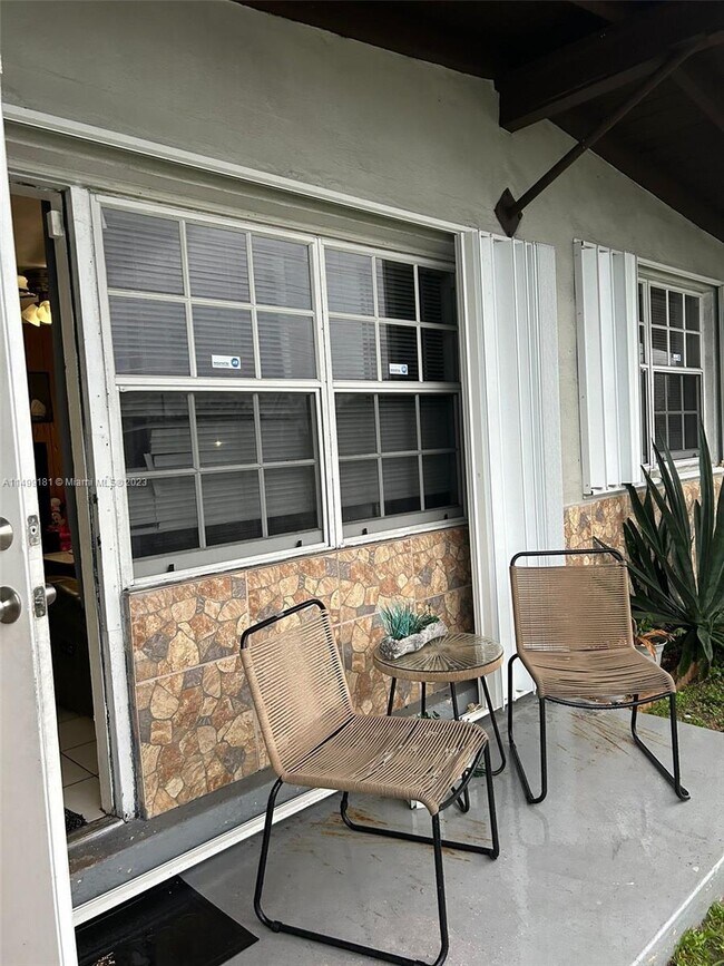 Building Photo - 4320 SW 107th Ave