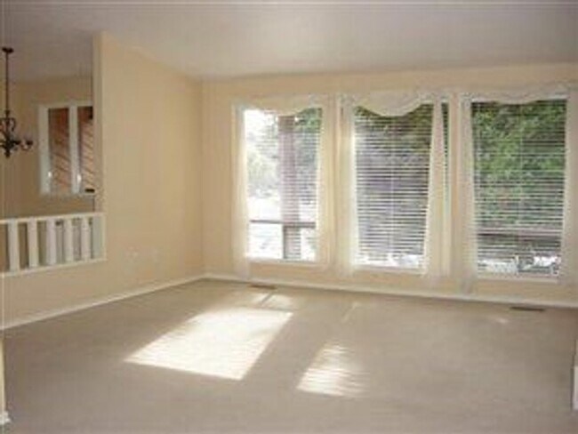Building Photo - Pre-lease July - 4Bd/2Ba