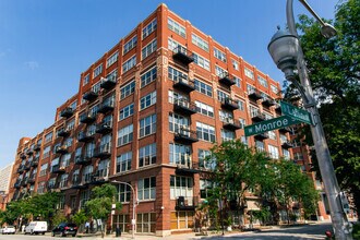 Building Photo - 1500 W Monroe St