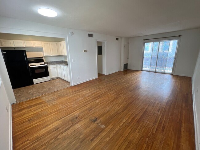 Foto del edificio - Nicely renovated 2 bedroom, 1 bathroom uni...