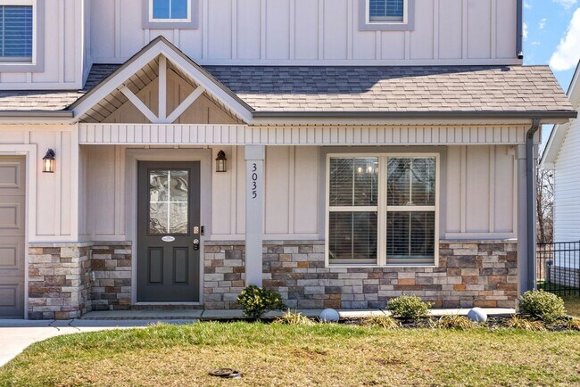 Building Photo - 4 Bedroom Home For Rent Near Post!