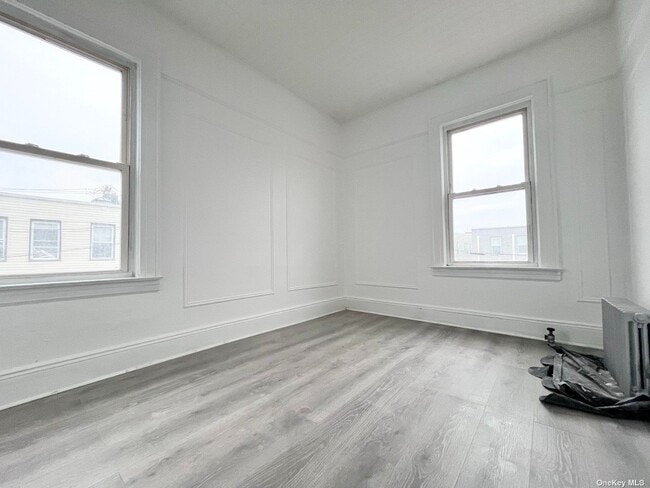 Building Photo - 104-40-104105 105th St