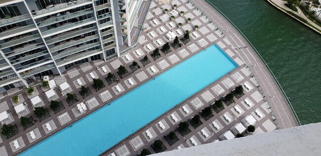 Building Photo - 495 Brickell Ave
