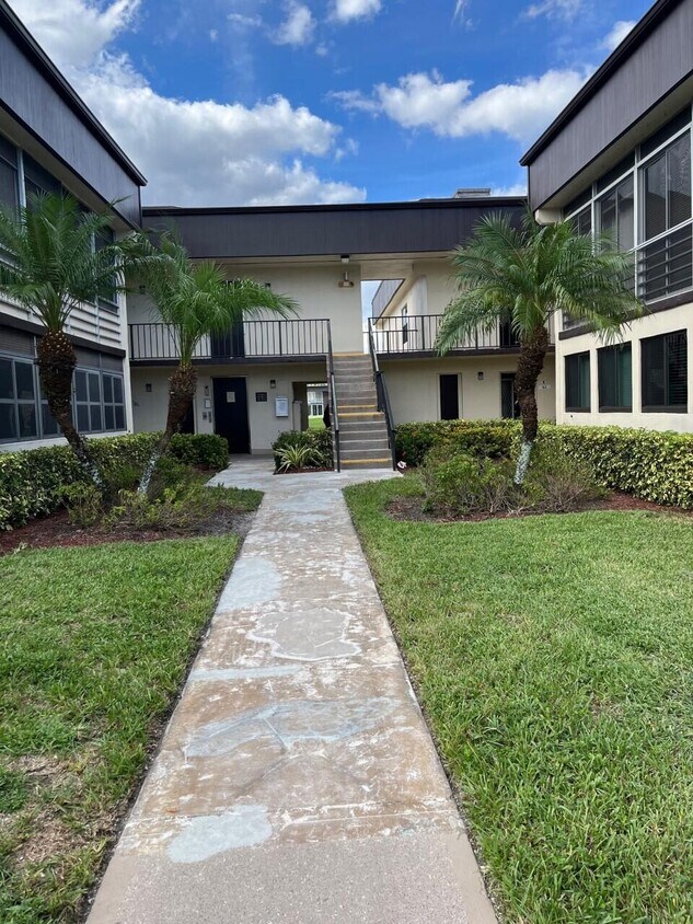 81 Capri B, Delray Beach, FL 33484 Condo for Rent in Delray Beach, FL