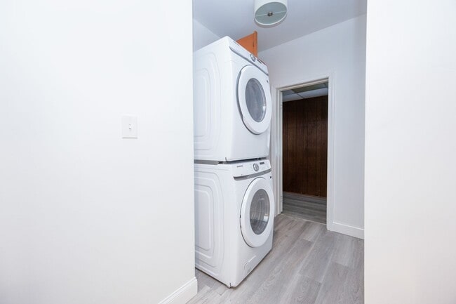 Photo - Coolidge Corner Area, In-Unit Washer and dryer, Eat-in Kitchen, Central Heat/AC, Parking is Avail... Apartment