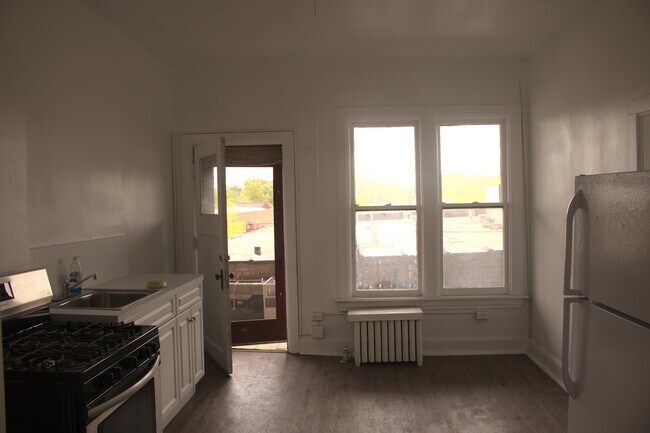 Building Photo - 348 Park Ave