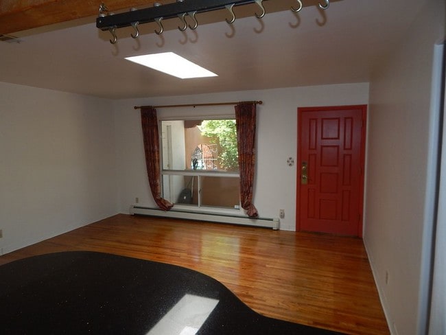 Building Photo - 914 Rio Vista