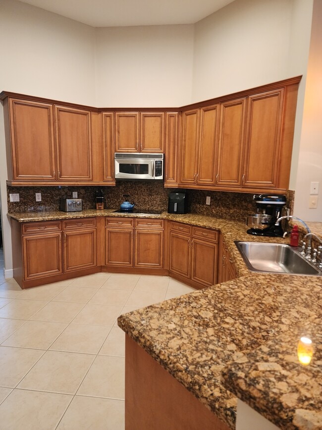 Building Photo - 511 SW Squire Johns Ln