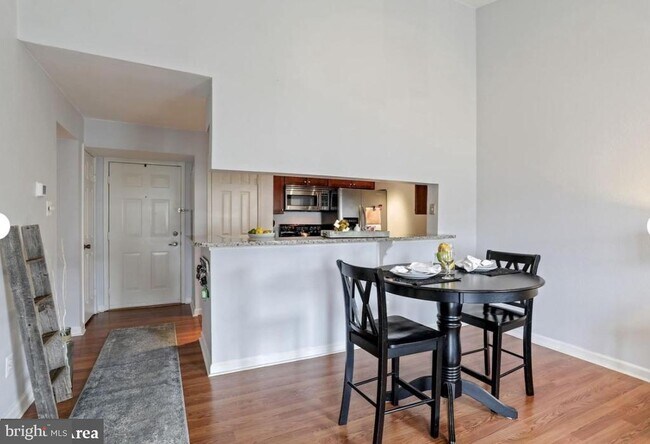 Foto del edificio - 3313 Wyndham Cir