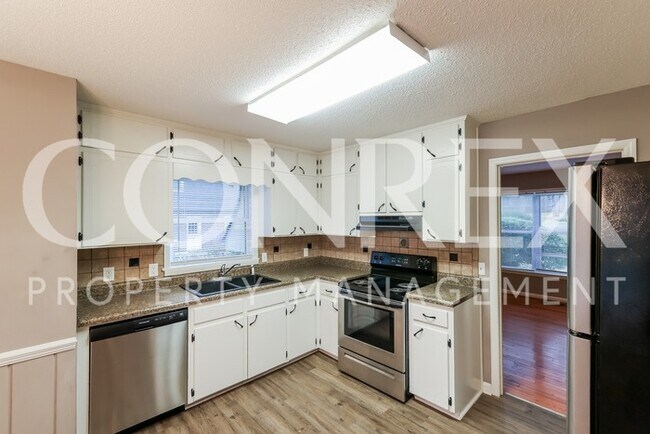 Foto del edificio - 4 Bedrooms!