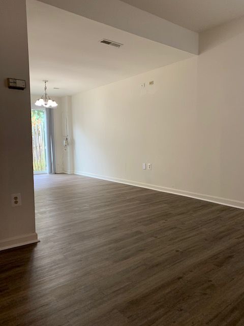 Foto del edificio - 2227 Rock Creek Rd