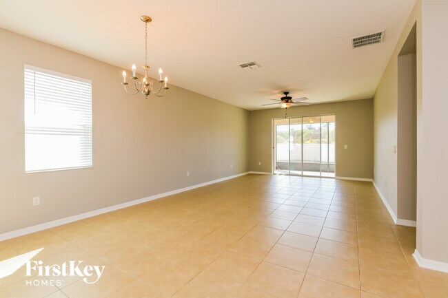 Building Photo - 2481 Sanderling St