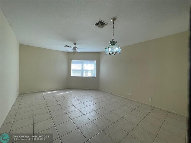 8332 Lagos De Campo Blvd, Tamarac, FL 33321 - Room For Rent In Tamarac ...