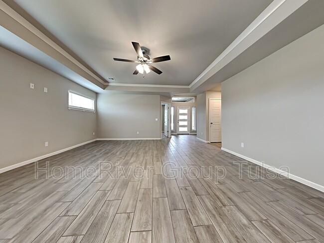 Foto del edificio - 27623 E 109th St S