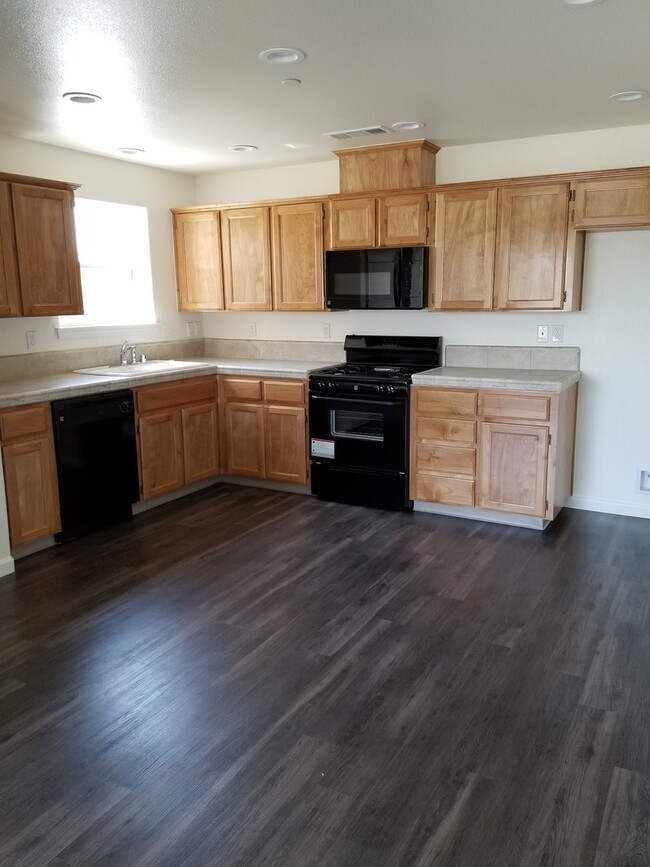 Building Photo - Move in Ready