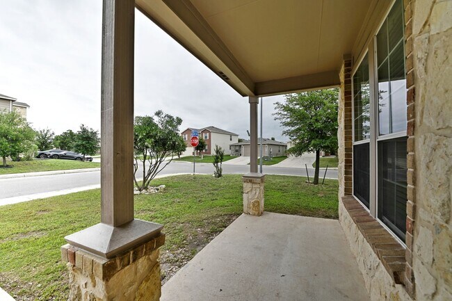 Foto del edificio - 5 bed | 3 bath | Corner lot | Fully remode...