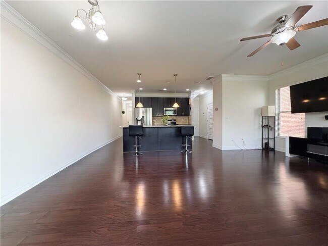 Foto del edificio - 10643 Naramore Ln