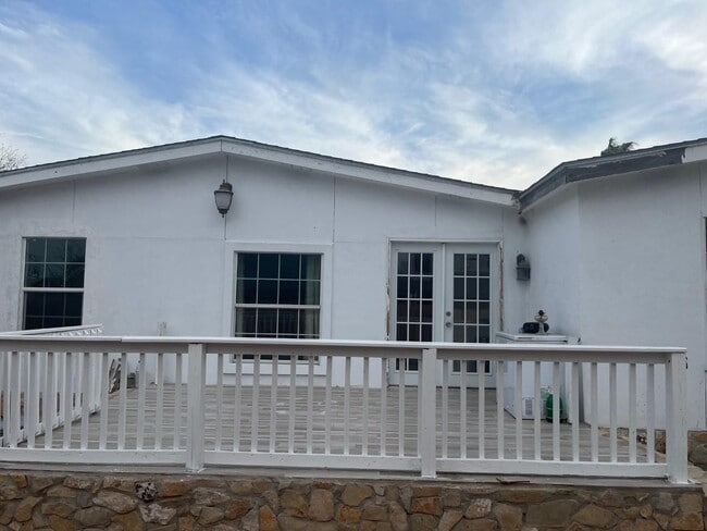 Building Photo - 304 E Croydon Pl