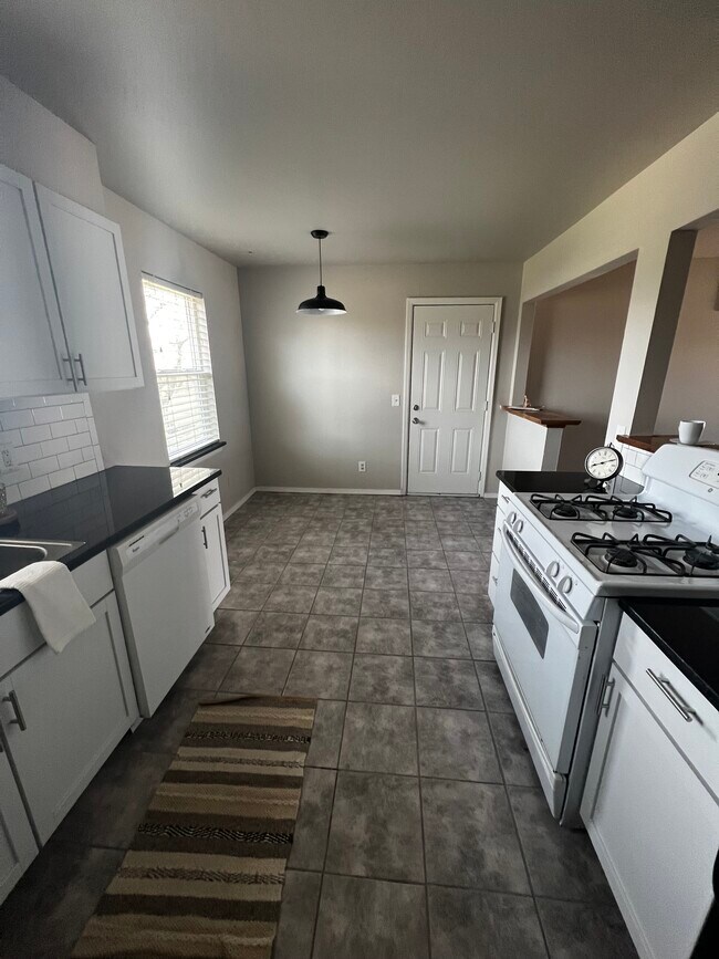 Foto del edificio - 43 Shirley Ln