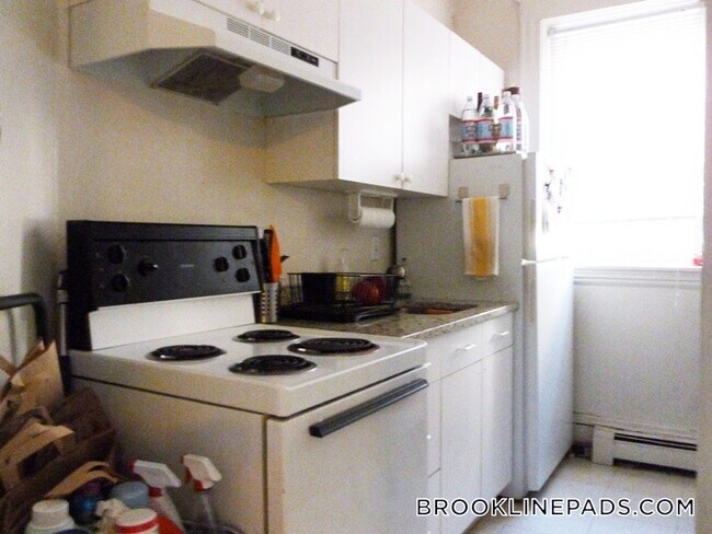 Foto del edificio - 208 Winthrop Rd