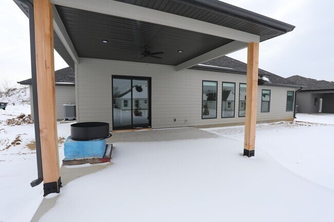 Foto del edificio - 4417 Royal County Rd