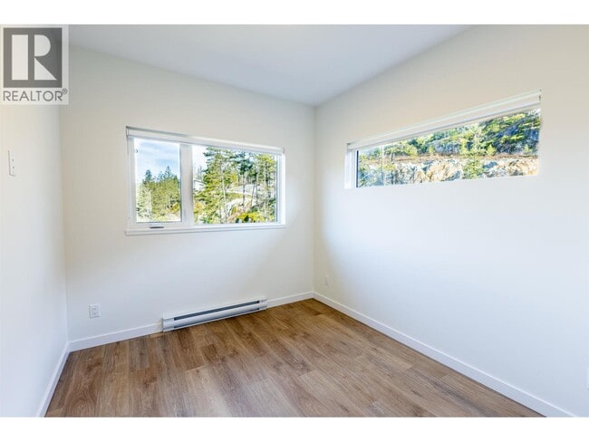 Building Photo - 39180 Finch Dr