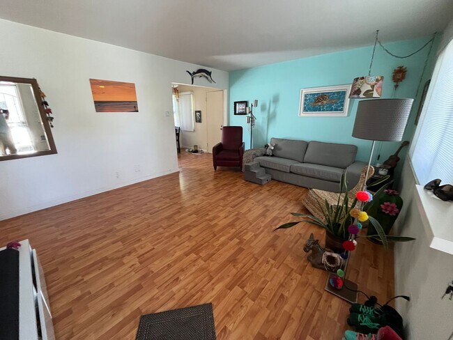 Foto del edificio - 2 bedroom- Located only 6 blocks to the be...