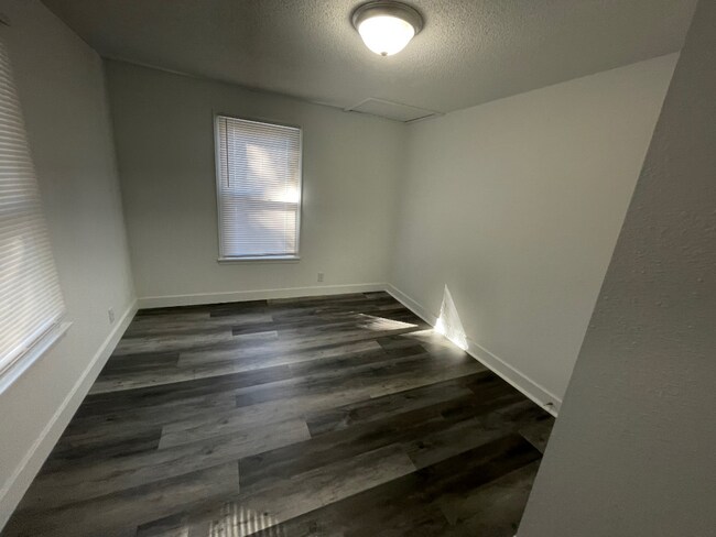 Foto del edificio - 208 N Ash St