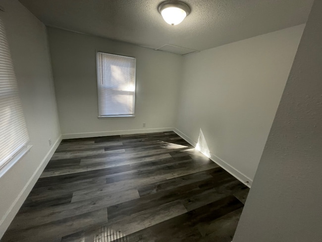 Foto del edificio - "Charming 2-Bedroom Wichita Home with Gleaming Hardwood Floors!"