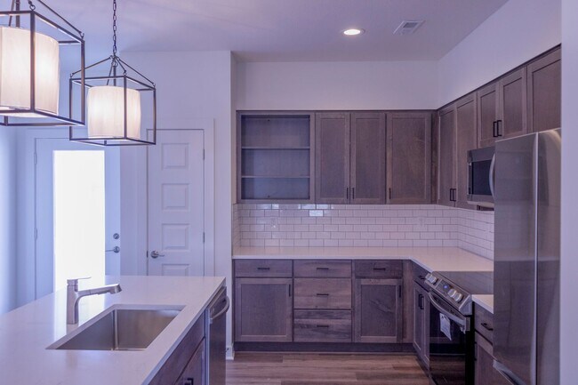 Foto del edificio - 19637 W 200th St