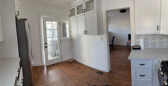 Building Photo - 3862 McKenzie St