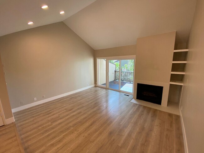Foto del edificio - 2 Bed 1.5 Bath Condo In Moraga *Remodeled*