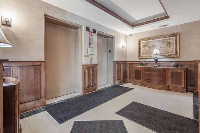 Building Photo - 153 Pointe Dr