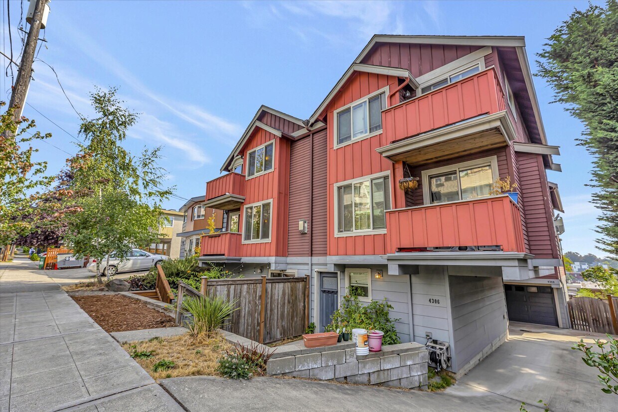Foto principal - 4306 Winslow Pl N