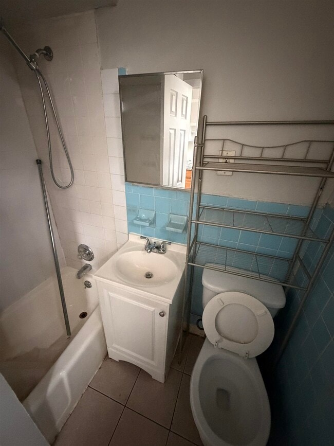 Foto del edificio - 187 Beacon Ave