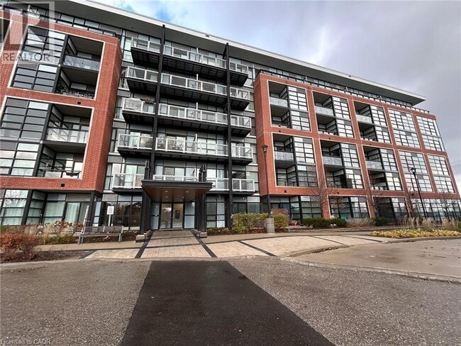 Photo du bâtiment - 15 Prince Albert Blvd