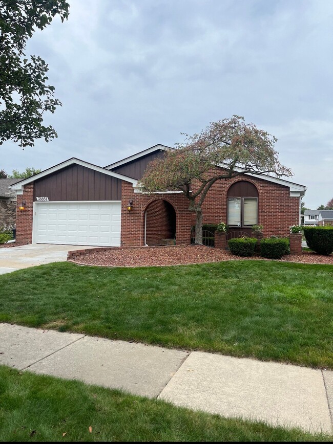 Building Photo - 38851 Arlingdale Dr