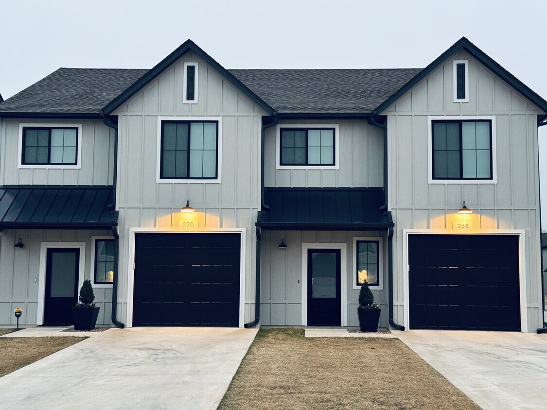 Foto principal - 1745 E Rex Rd