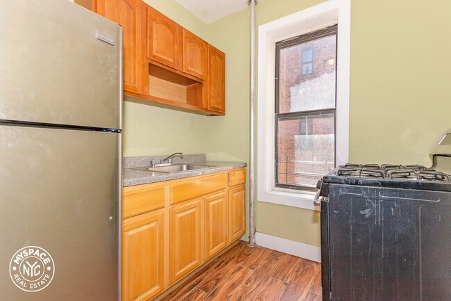 Building Photo - 401 E 21st St