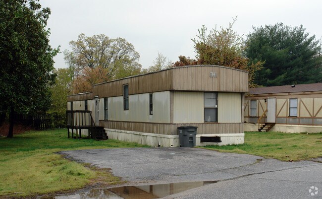 Building Photo - 10 Dixie Cir