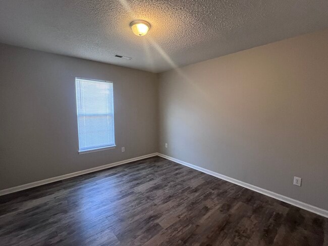 Foto del edificio - 3220 Chris St