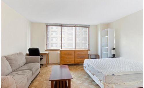 Foto principal - 240 E 40th St