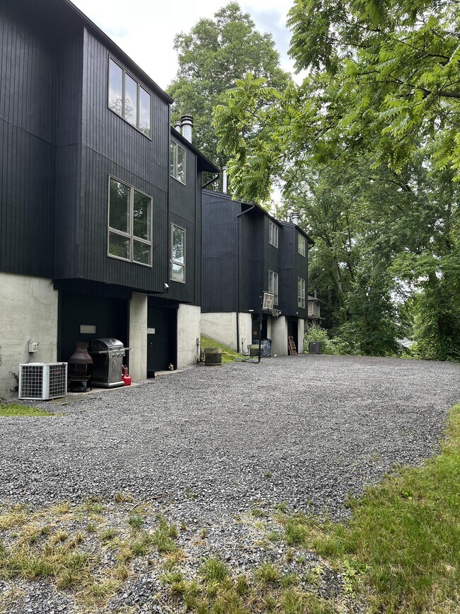 Building Photo - 282 Randolph Rd