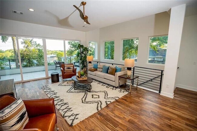 Building Photo - 2712 Oak Springs Dr