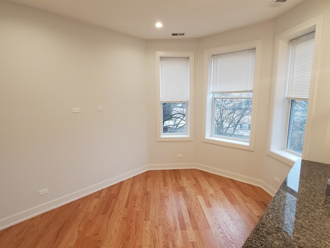 Foto del edificio - 843 N Leavitt St