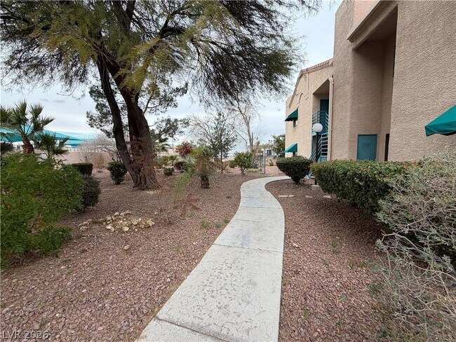 Building Photo - 2140 Pinetop Ln