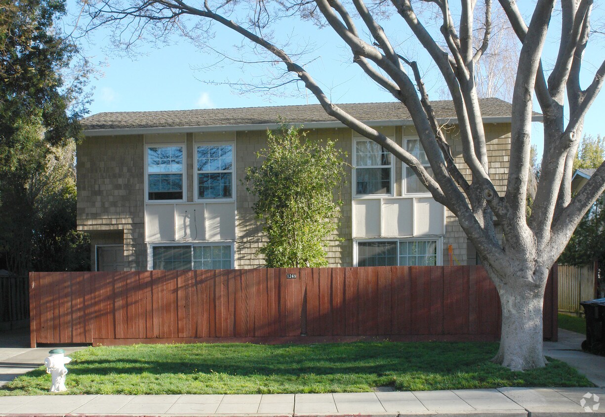 Building Photo - 1249 W Washington Ave